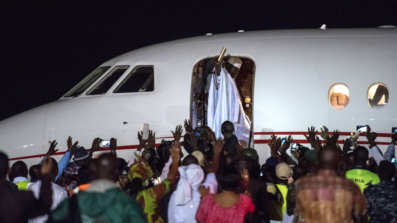 Гамбийцы гадают, сколько денег вывез экс-президент в изгнание