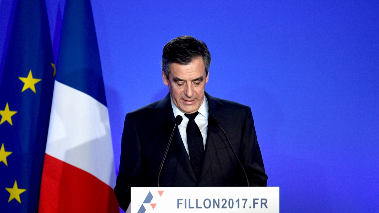 Франсуа Фийон извинился за скандал, но из гонки не вышел