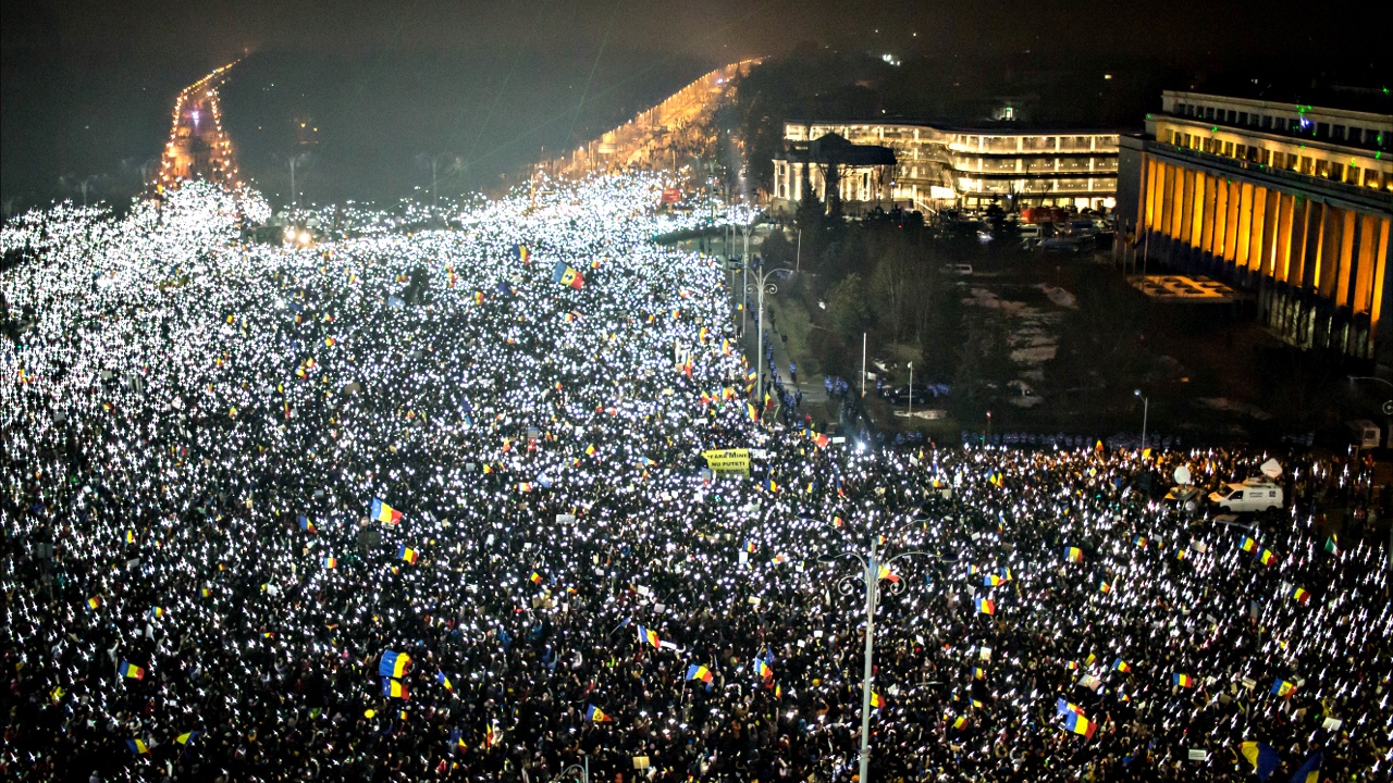 Румыны не доверяют правительству и требуют его отставки