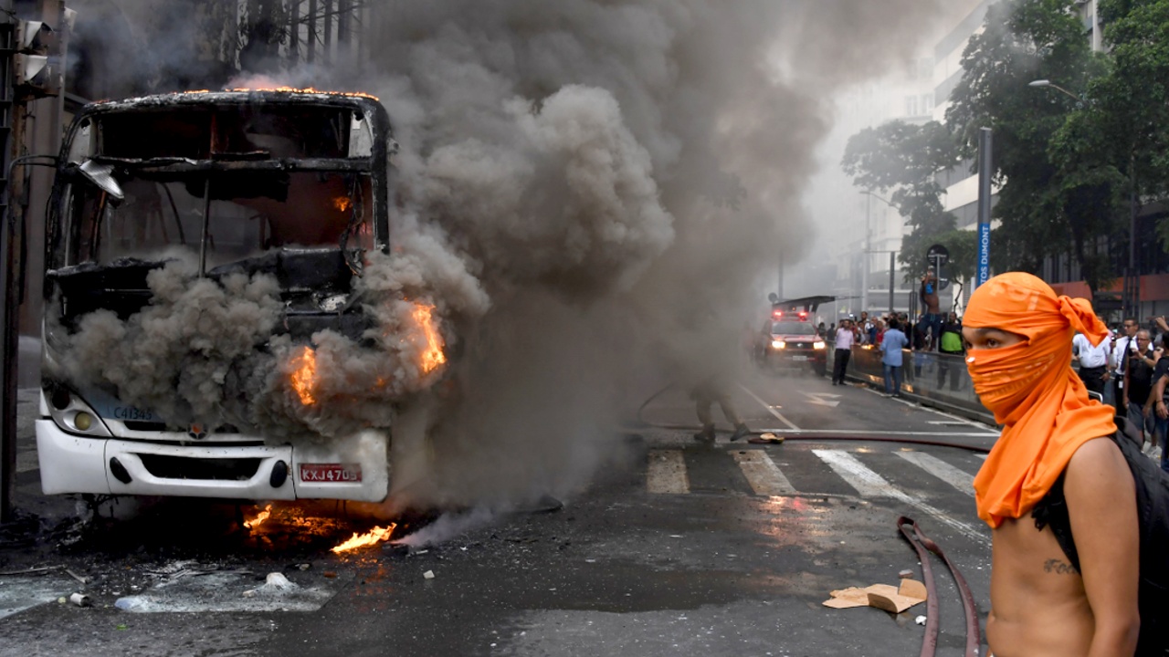 Более 100 человек были убиты, пока бразильские полицейские бастовали