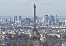 На крыше парижского небоскрёба открылся каток