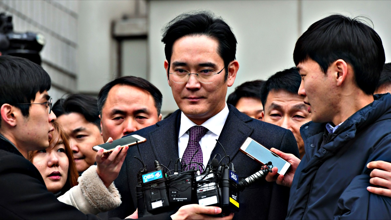 Главу Samsung арестовали по подозрению во взяточничестве
