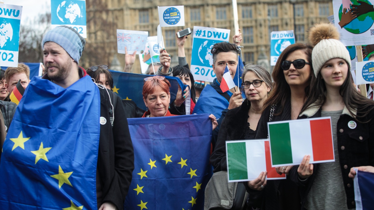 Британцы выразили солидарность с мигрантами из ЕС
