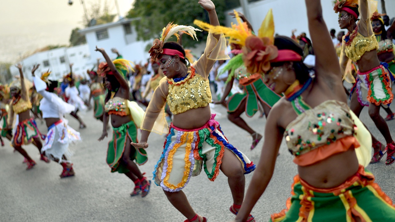 Остров Гаити погрузился в карнавальные празднества