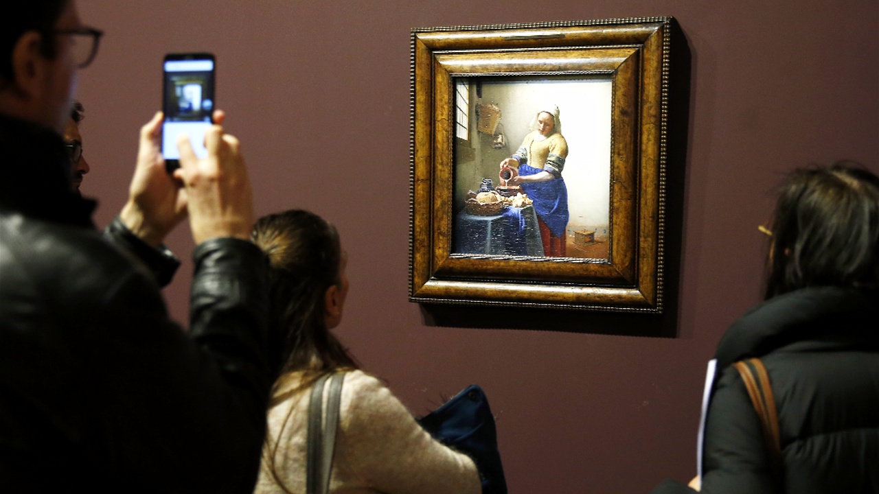 Редкая выставка живописца Яна Вермеера открылась в Лувре