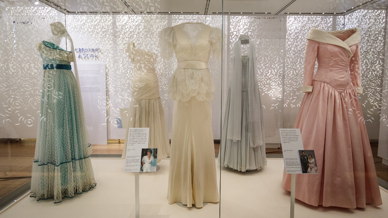 Выставка платьев принцессы Дианы открывается в Лондоне