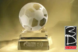 Стеклянные сувениры с гравировкой: особенности и преимущества выбора