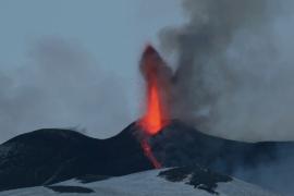 В Италии снова извергается Этна