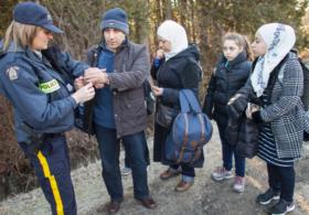 Около половины канадцев хотят депортации нелегальных беженцев