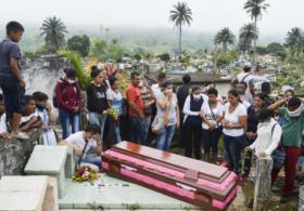 В Колумбии хоронят жертв страшного оползня