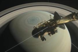 Аппарат «Кассини» готовится упасть на Сатурн