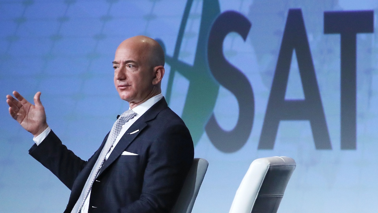 Безос продаёт акции Amazon, чтобы спонсировать Blue Origin