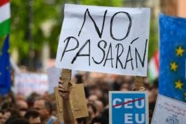 В Венгрии протестуют против возможного закрытия Университета Сороса