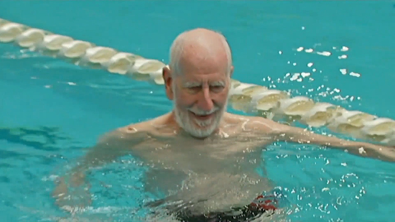 90 лет – время стать чемпионом по плаванию