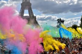 20 тысяч человек участвовали в «Красочном забеге» в Париже
