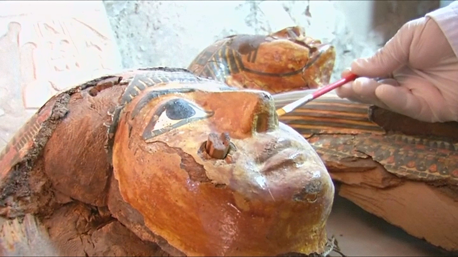 Египетские археологи показали новые находки в Луксоре
