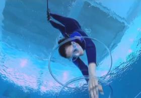 В бассейне в Италии можно нырнуть на глубину 42 метра