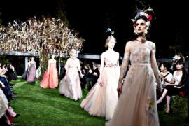 Dior создал для японцев наряды с сакурой