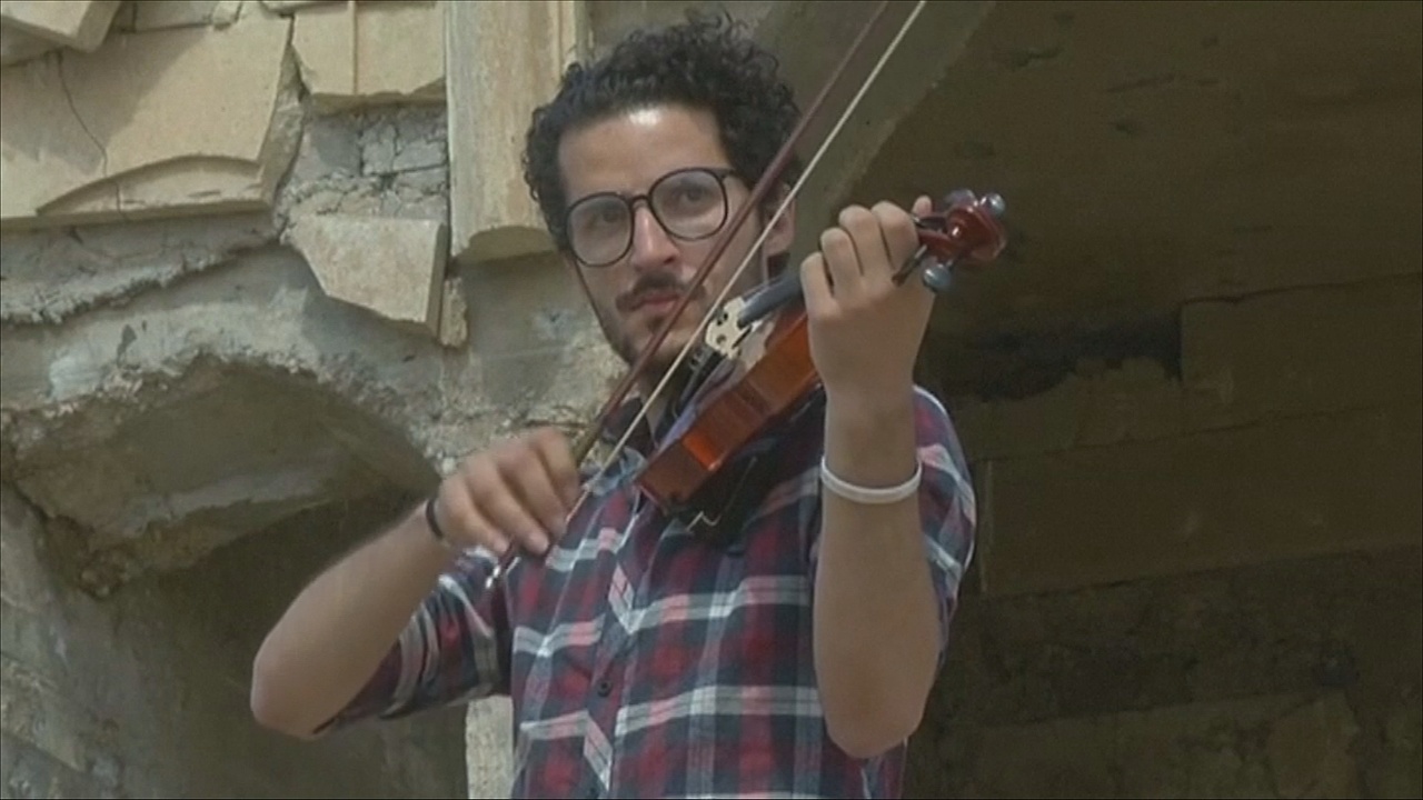Музыка – против войны: скрипач дал концерт в Мосуле