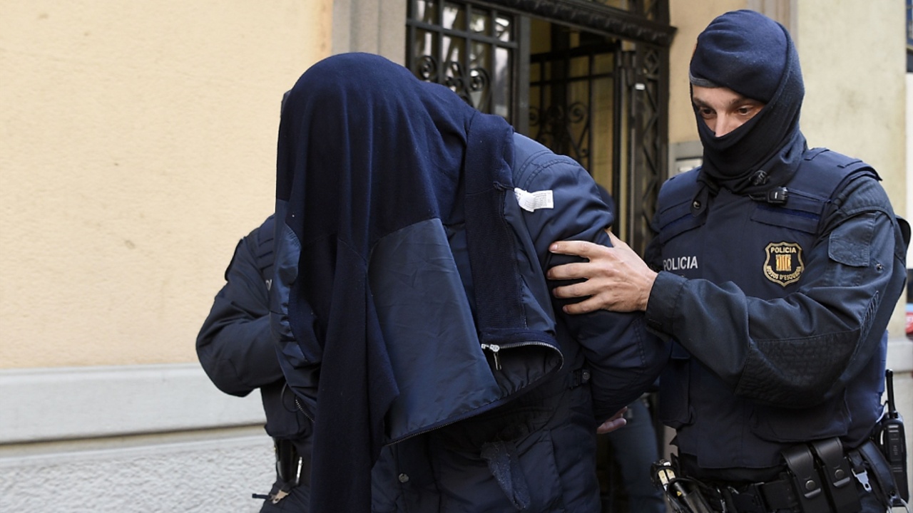 Испанская полиция опубликовала видео арестов возможных террористов