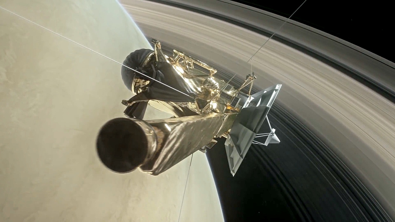 «Кассини» впервые прыгнул в кольца Сатурна