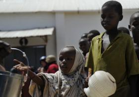 Острое недоедание угрожает почти 1,5 млн детей в Сомали