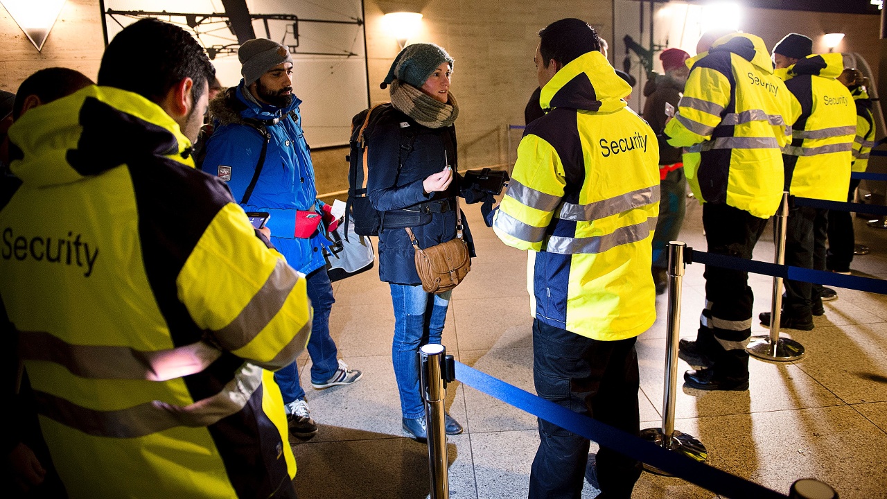 Швеция отменила паспортный контроль и ужесточила контроль на границах