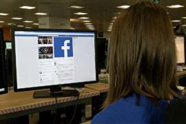 Facebook наймёт 3000 новых модераторов