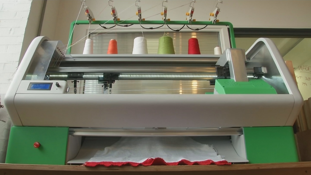 Вязальная 3D-машина создает одежду за пару часов