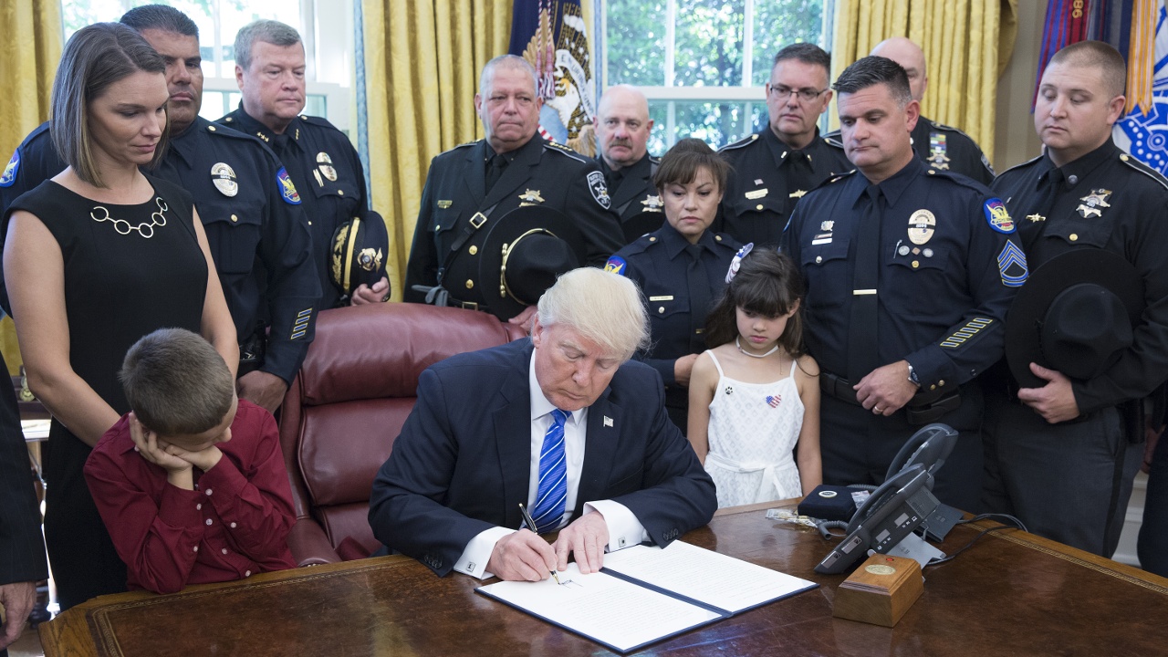 Дональд Трамп: полиция «сыта по горло» преступлениями в отношении неё