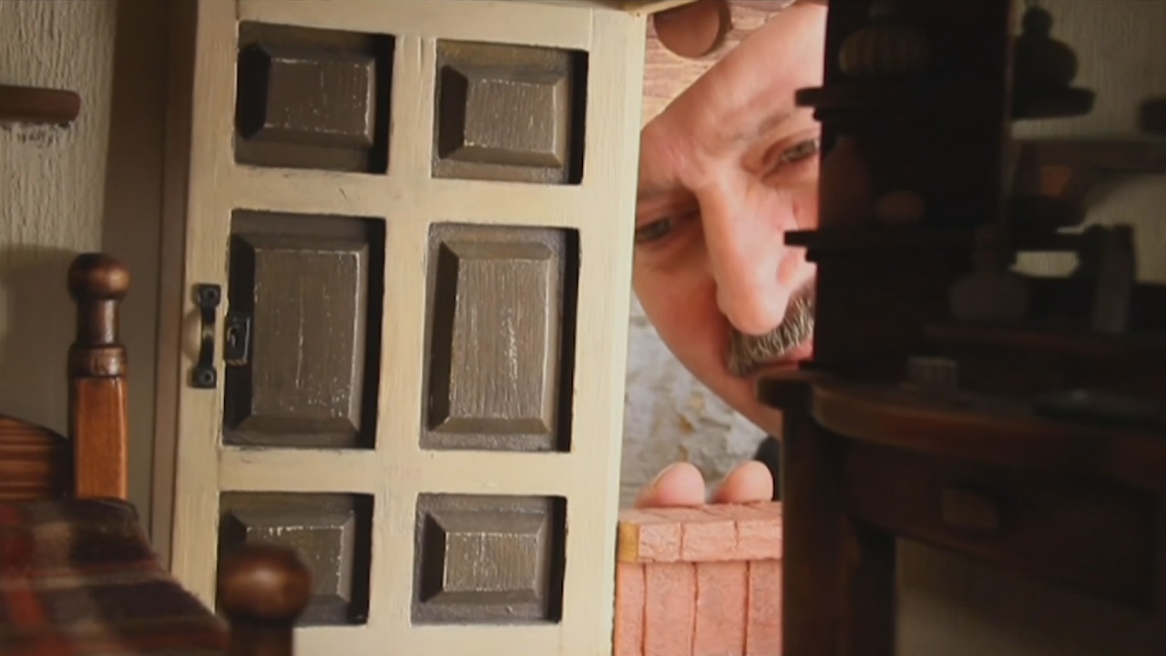 Ливанец делает миниатюрные дома с предметами интерьера