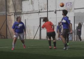 В Аргентине мужчины и женщины всё чаще играют в футбол вместе