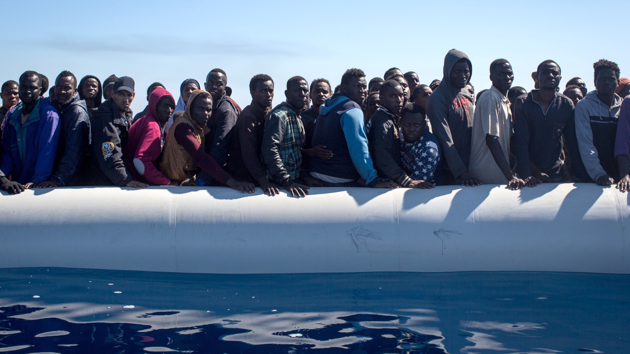 2300 мигрантов спасли в Средиземном море за день