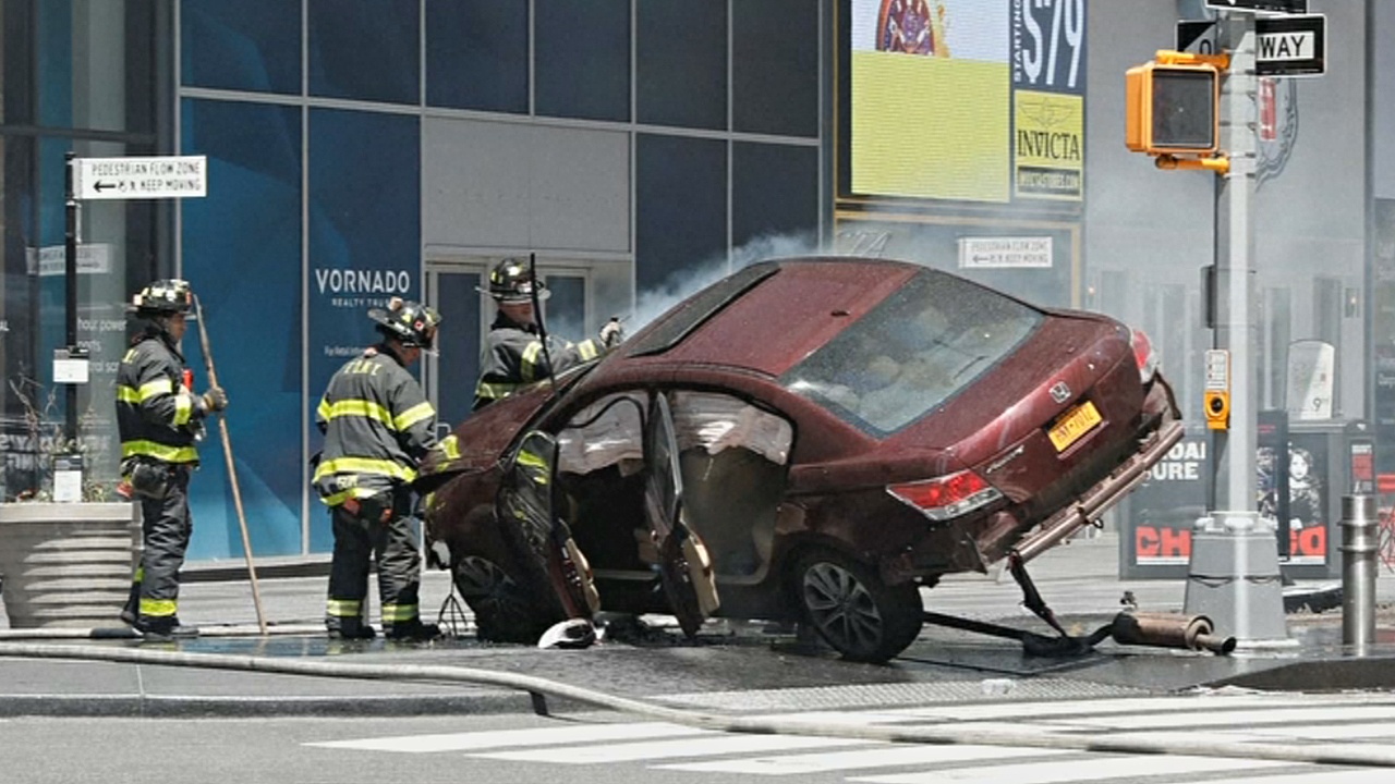 Водитель, наехавший на пешеходов на Таймс-сквер, оказался ветераном ВМС США