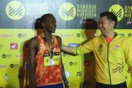 В ночном марафоне в Бангкоке победили кенийцы