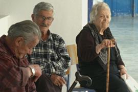 Жители греческих островов, заболев, уповают на Бога и волонтёров