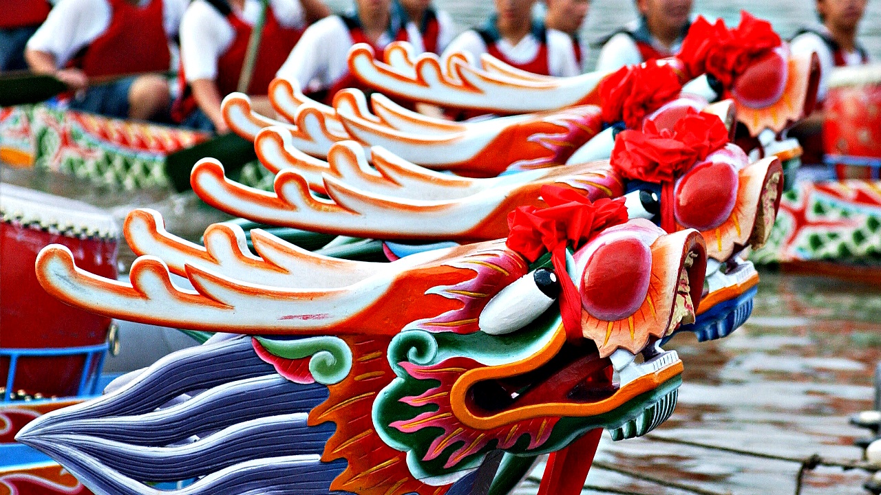 Гонки на лодках-драконах прошли в Тайбэе