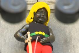 «Писающий мальчик» в Брюсселе принарядился в костюм Астерикса