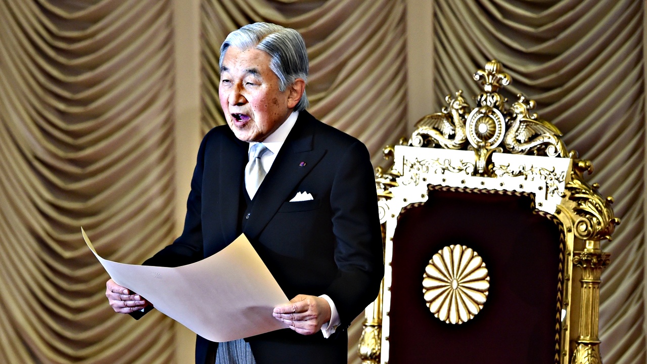 Парламент Японии одобрил отречение императора Акихито от престола