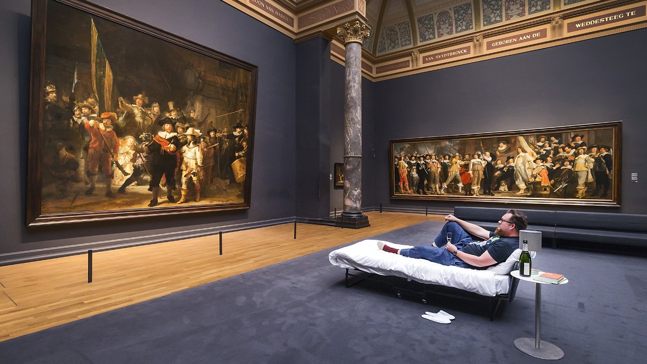 Амстердамский Рейксмюсеум подарил ночь в музее 10-миллионному посетителю
