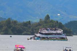 В Колумбии продолжают искать пассажиров затонувшего туристического судна