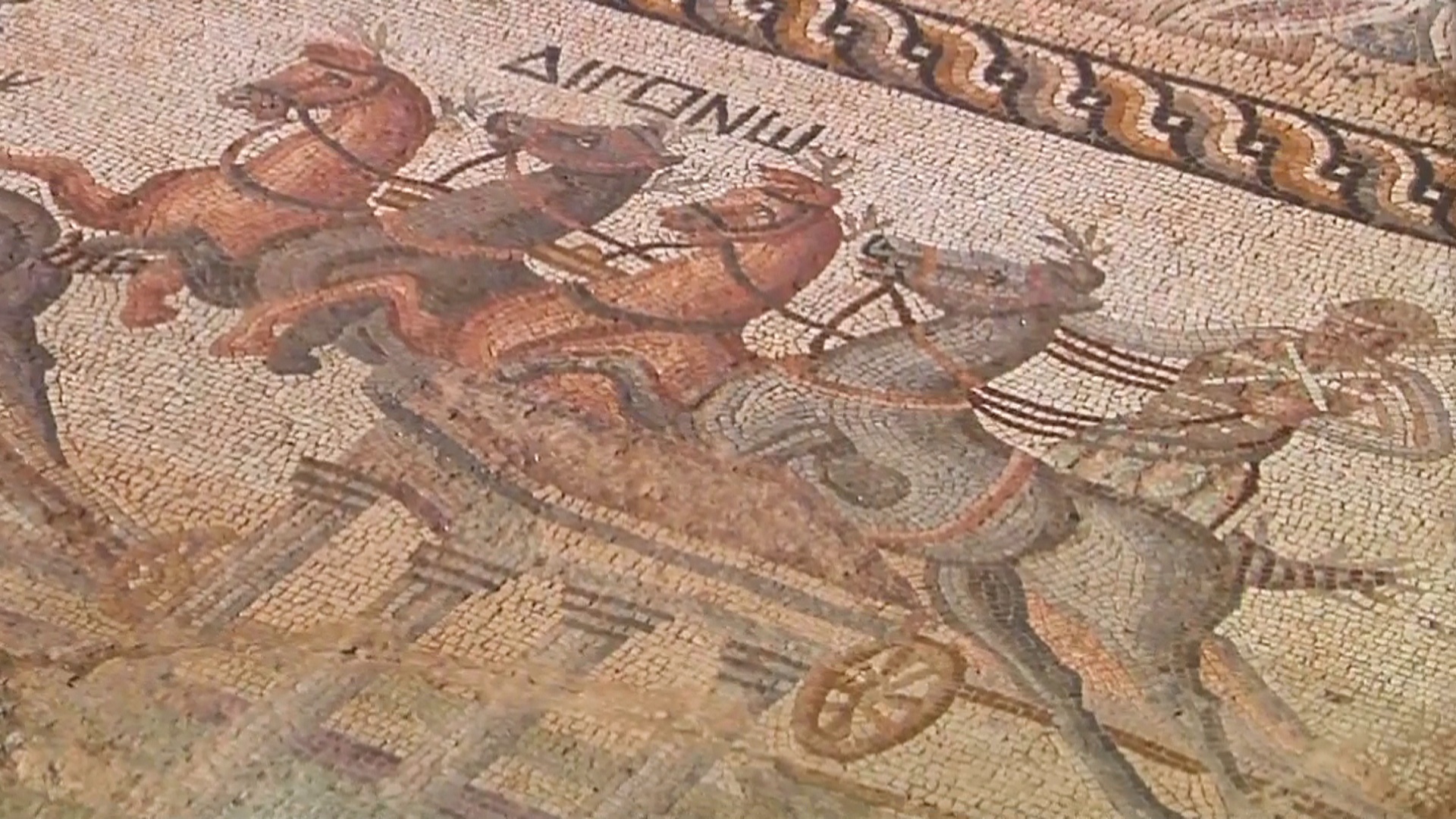 На Кипре раскапывают уникальную 2000-летнюю мозаику