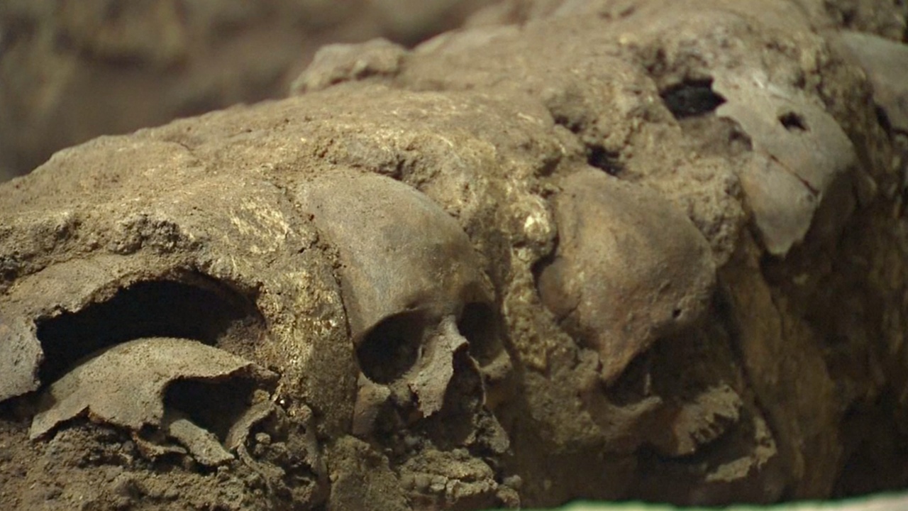 В Мехико нашли ацтекскую башню из черепов