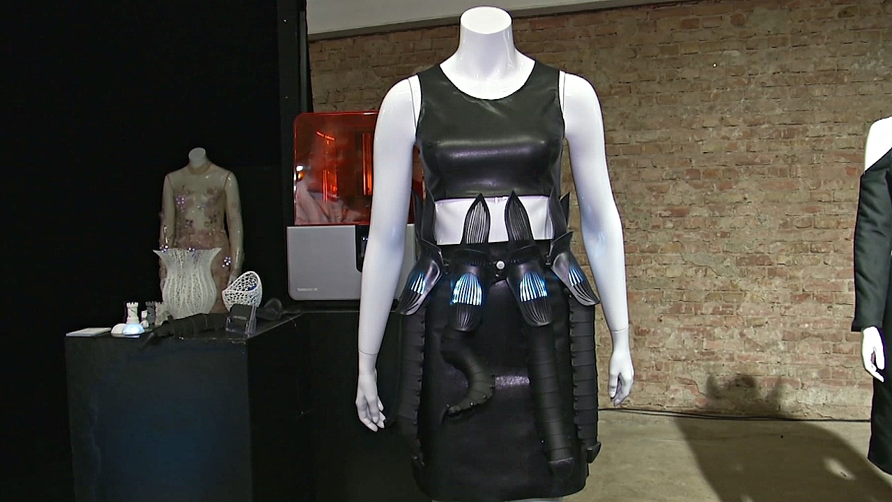 Мода и технологии: выставка футуристической одежды в Берлине