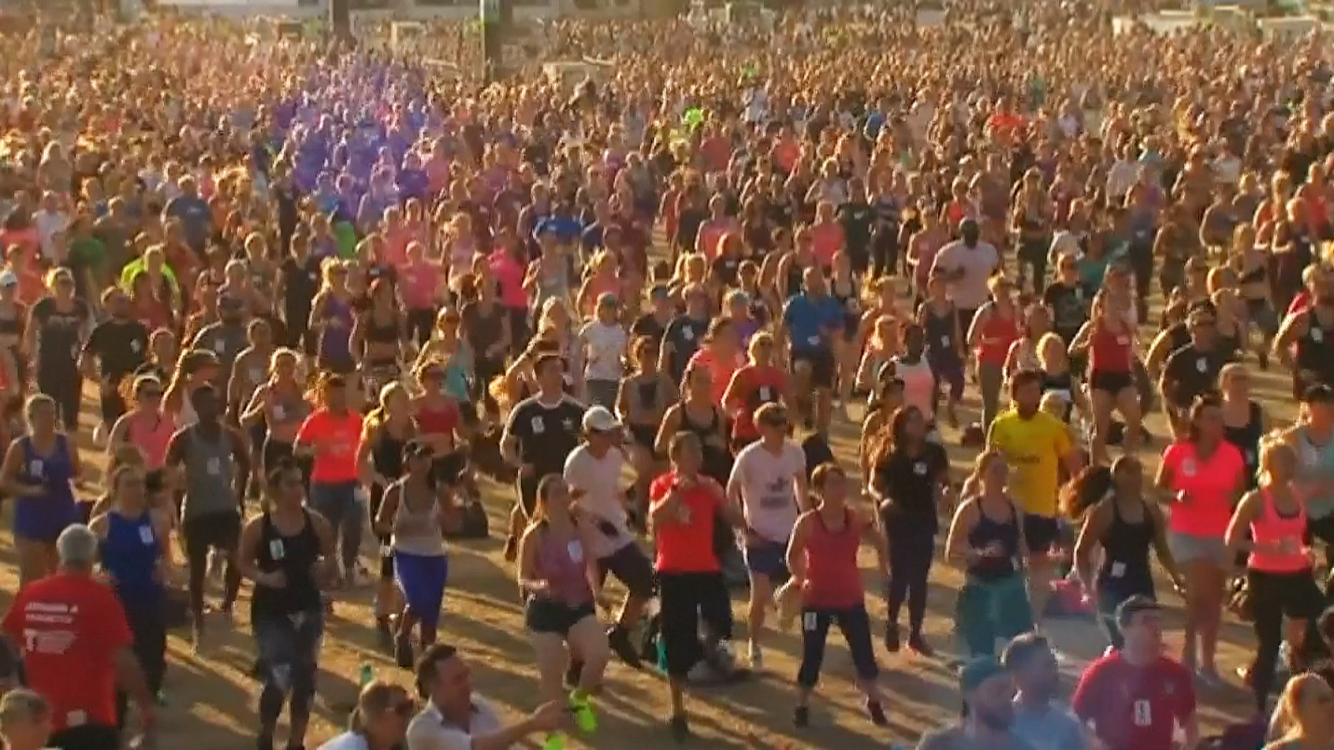 На массовую фитнес-тренировку в Лондоне собрались почти 4000 человек