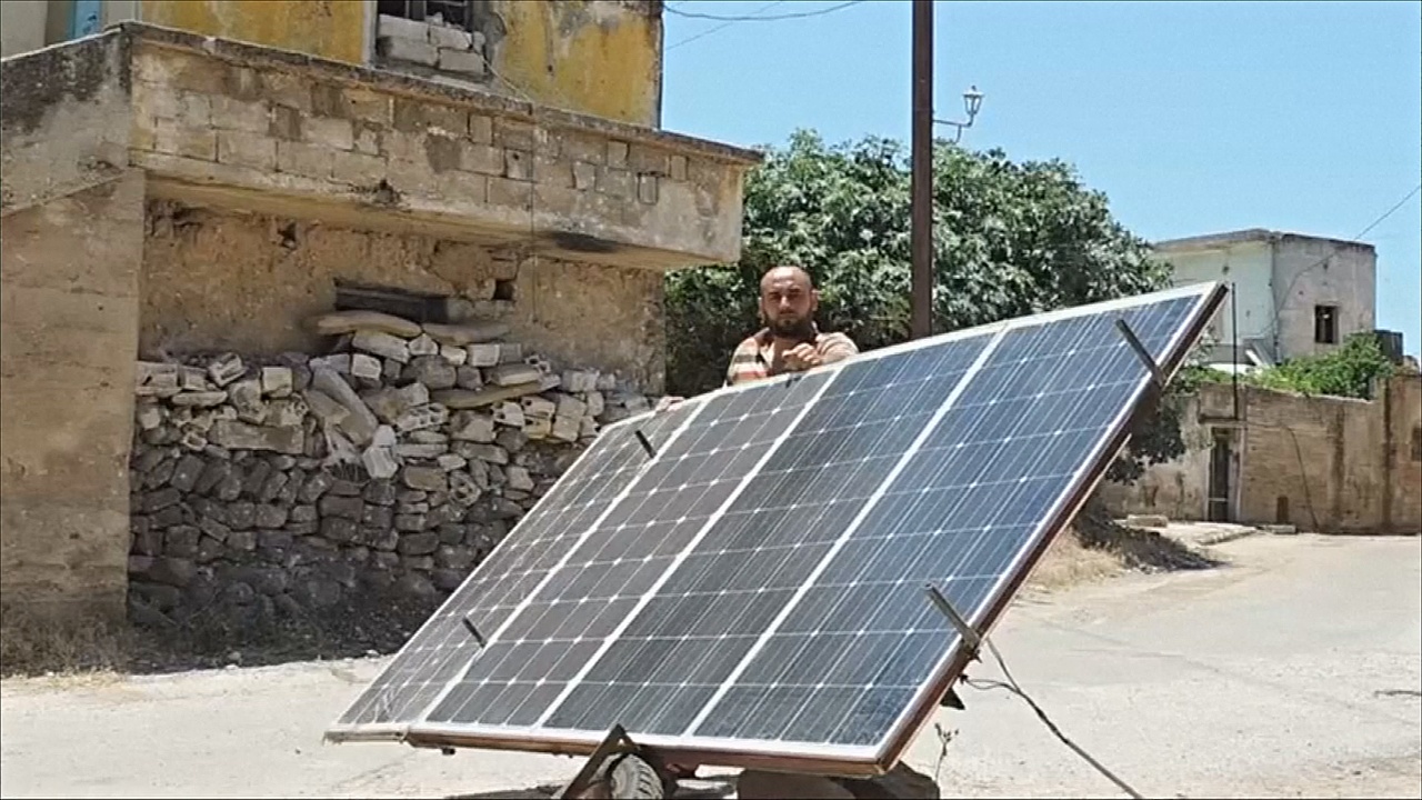 Сирийцы вынуждены пользоваться солнечными панелями