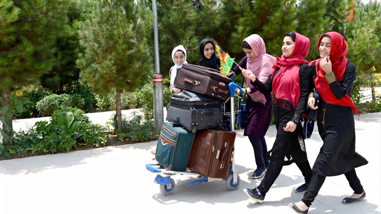 Афганским девушкам-робототехникам в итоге дали визы в США по просьбе «сверху»