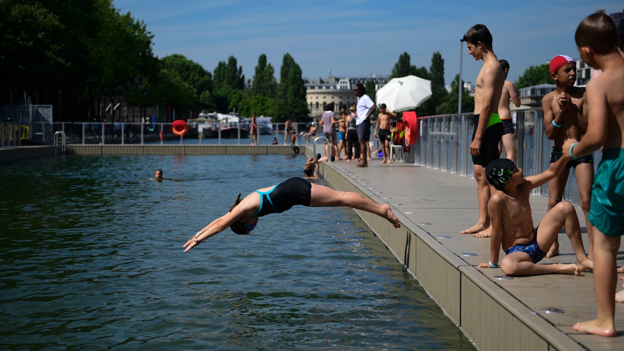 В Париже открыли купальный сезон