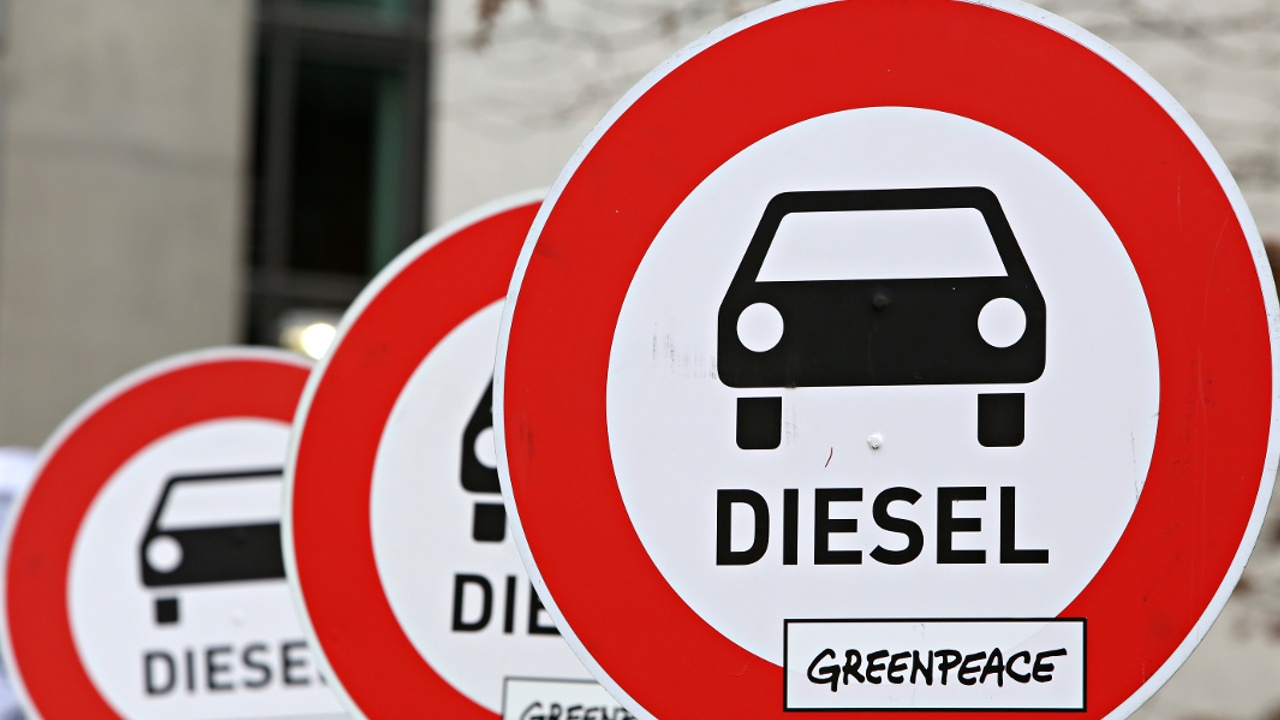 В Великобритании хотят запретить дизельные и бензиновые авто