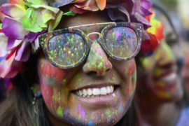 Как в Мадриде праздновали индийский Холи